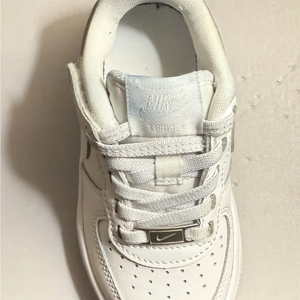 Nike White Sneakers Classic Low-Top Design - Picture 2 of 4